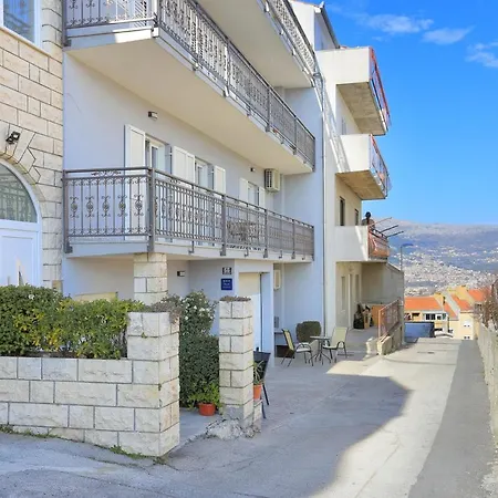 Apartment With A Parking Space - 11518 Split