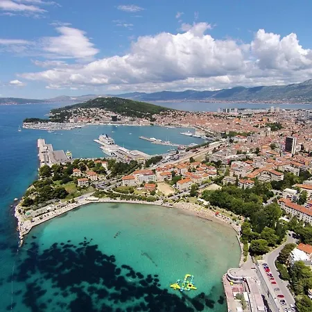 With A Parking Space - 11518 Daire Split