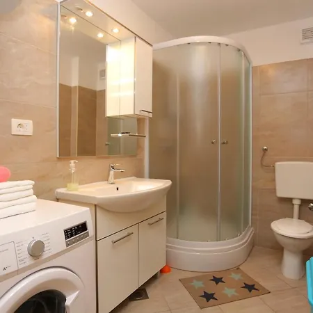 With A Parking Space - 11518 * Split