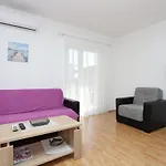 Apartman With A Parking Space - 11518