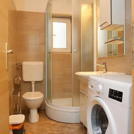 With A Parking Space - 11518 스플리트