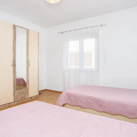 With A Parking Space - 11518 * Split